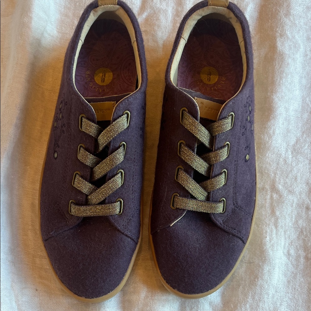 REVITALIGN Women's Purple Sneakers with Gold Laces size 9B